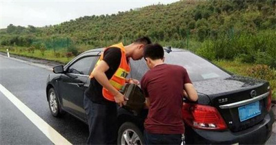 从江永福道路救援